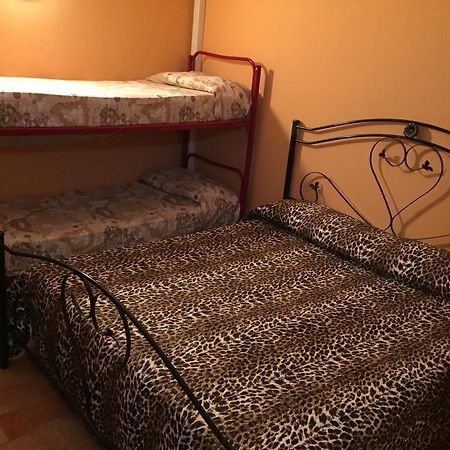 Hôtel Il Casello à Paola Chambre photo