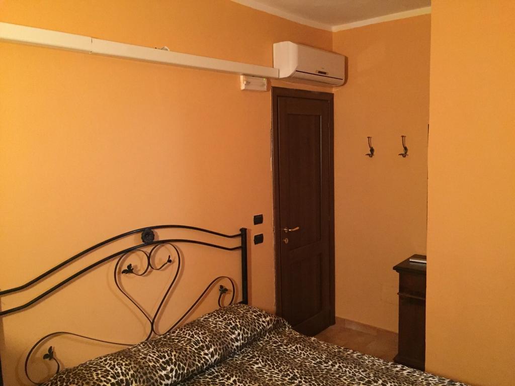 Hôtel Il Casello à Paola Chambre photo